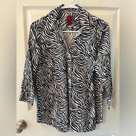 212 Collection Tops - 212 Collection Stretch Women’s Medium Black/White Button Down Top
